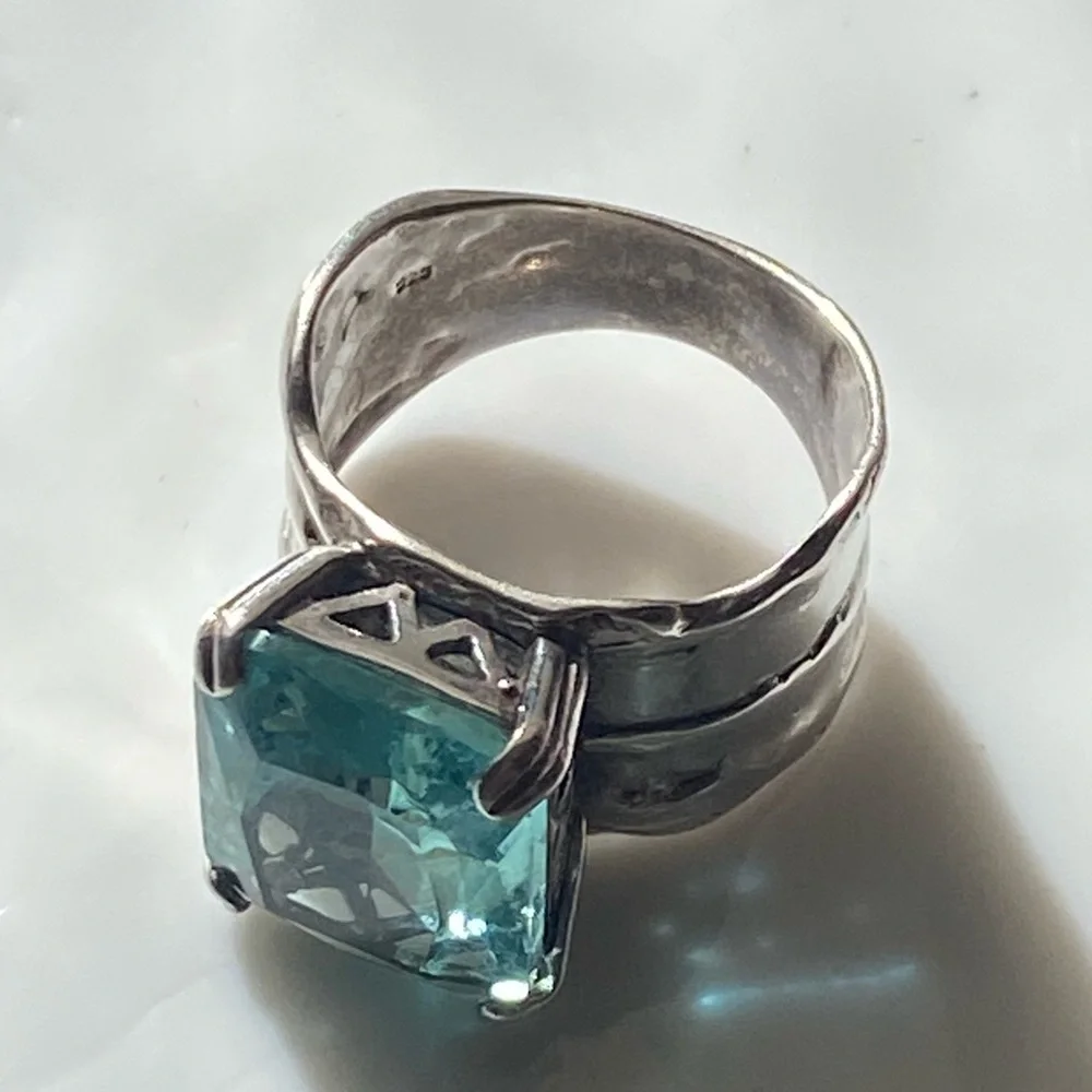 Silpada Aqua Blue and Sterling Ring size 7
R1608 - Picture 5 of 9